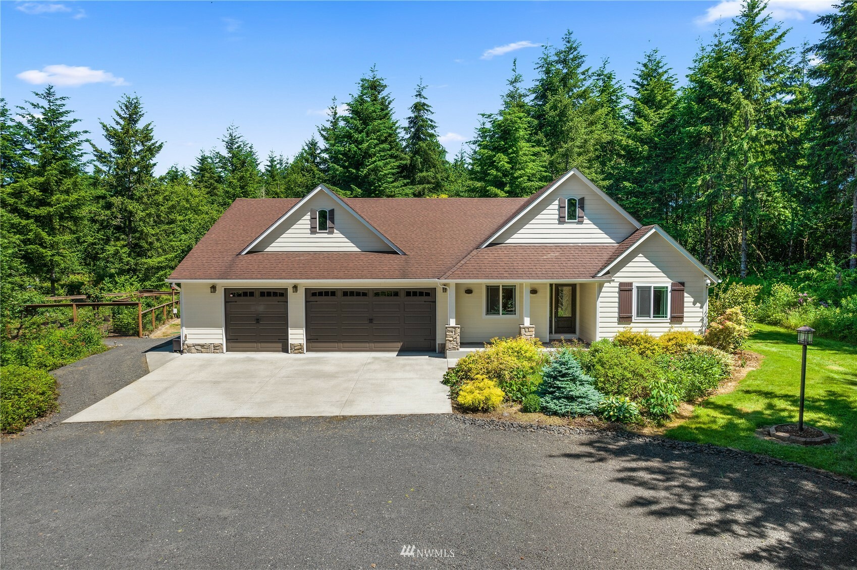 Property Photo:  120 Iris Lane  WA 98596 