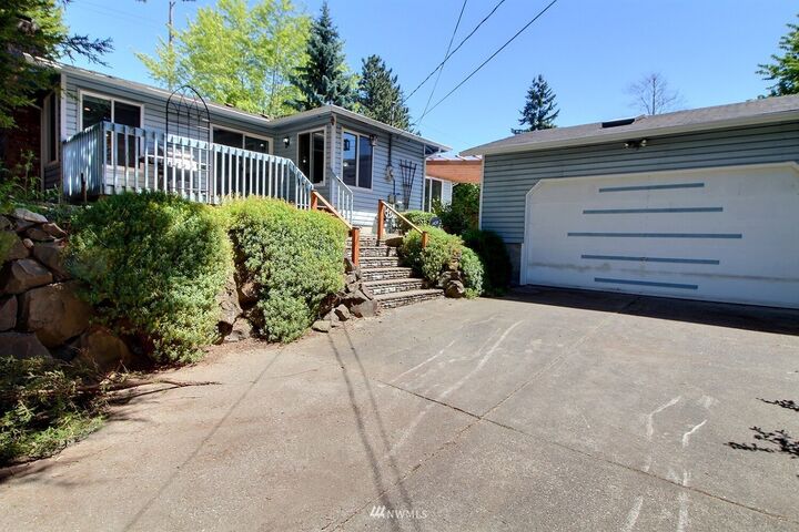 16803 113th Avenue SE  Renton WA 98055 photo