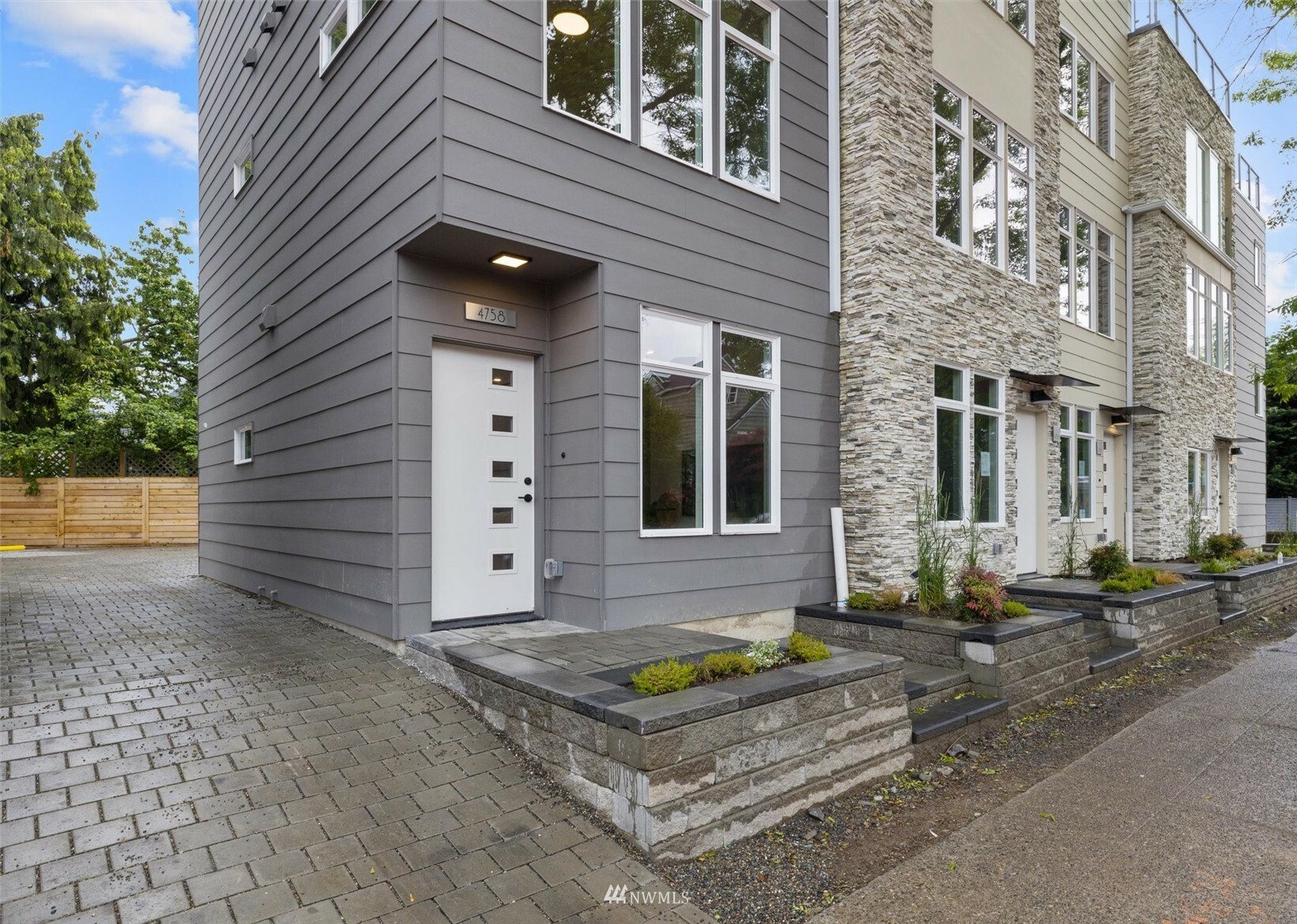 Property Photo: 4758 Greenlake Way N WA 98103