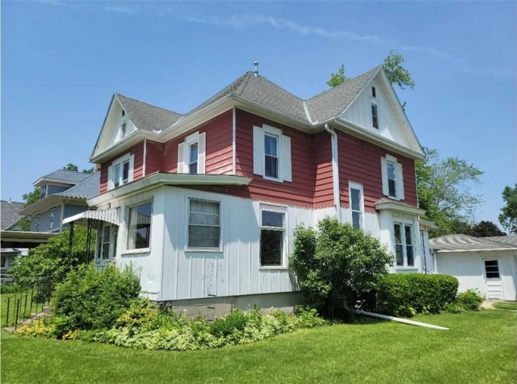 Property Photo:  214 E Maple Street  IL 61739 