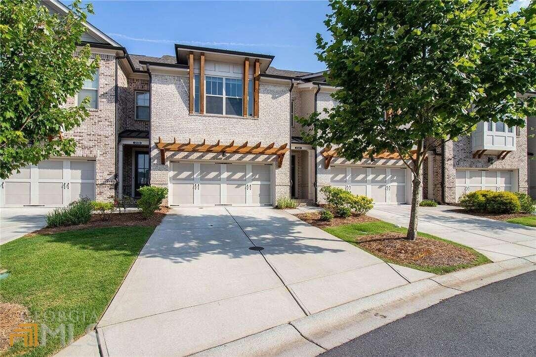 Property Photo: 2048 Glenview Park Circle GA 30097