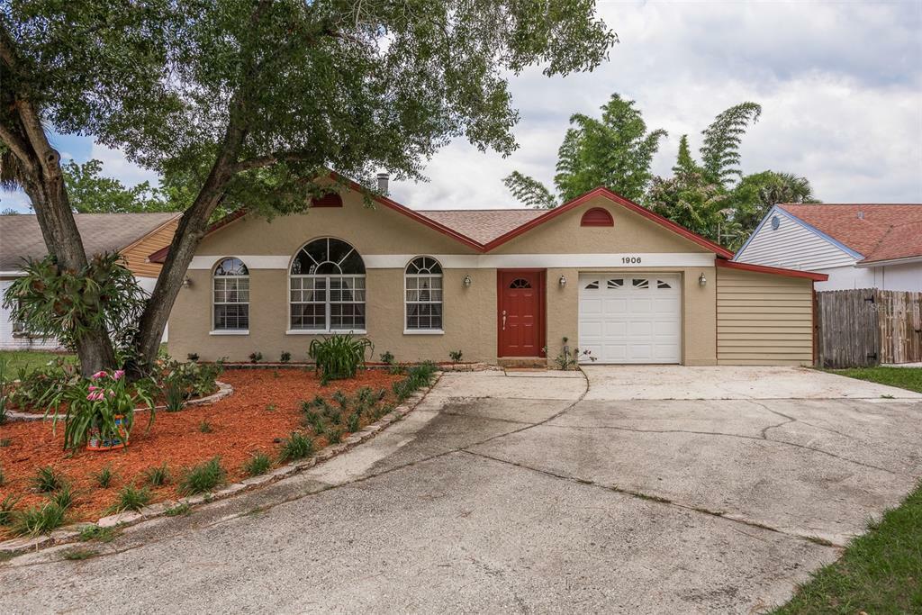 Property Photo:  1906 Sheffield Court  FL 34677 