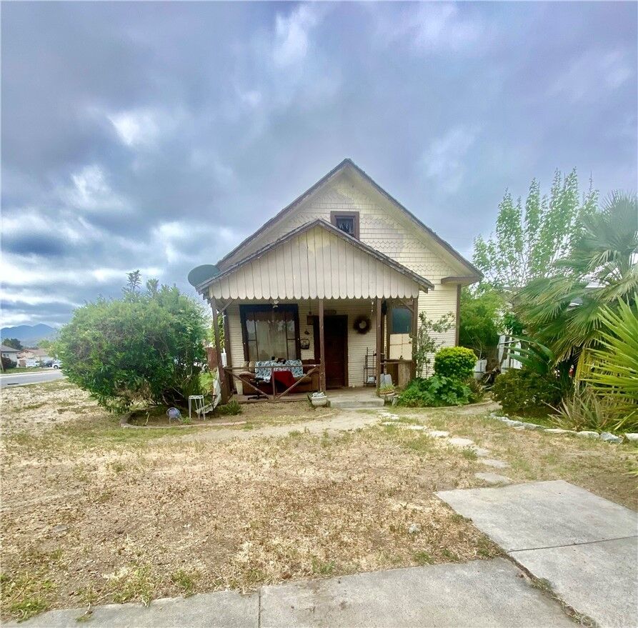 Property Photo:  1295 E Whittier Avenue  CA 92543 