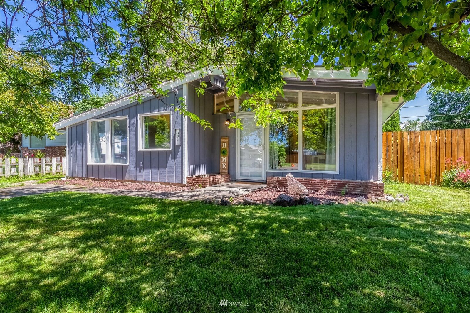 Property Photo: 521 Holly Street WA 99362
