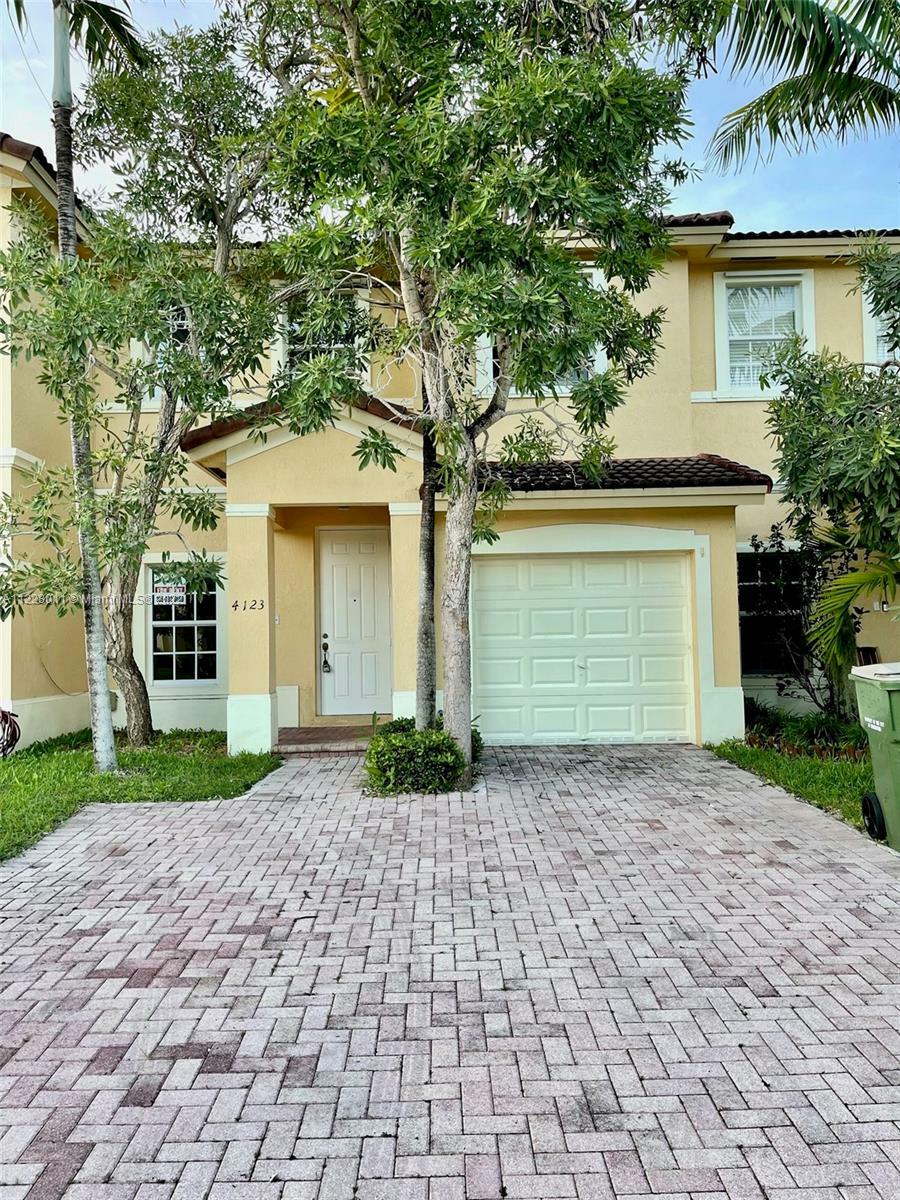 Property Photo:  4123 NE 24th Dr 4123  FL 33033 