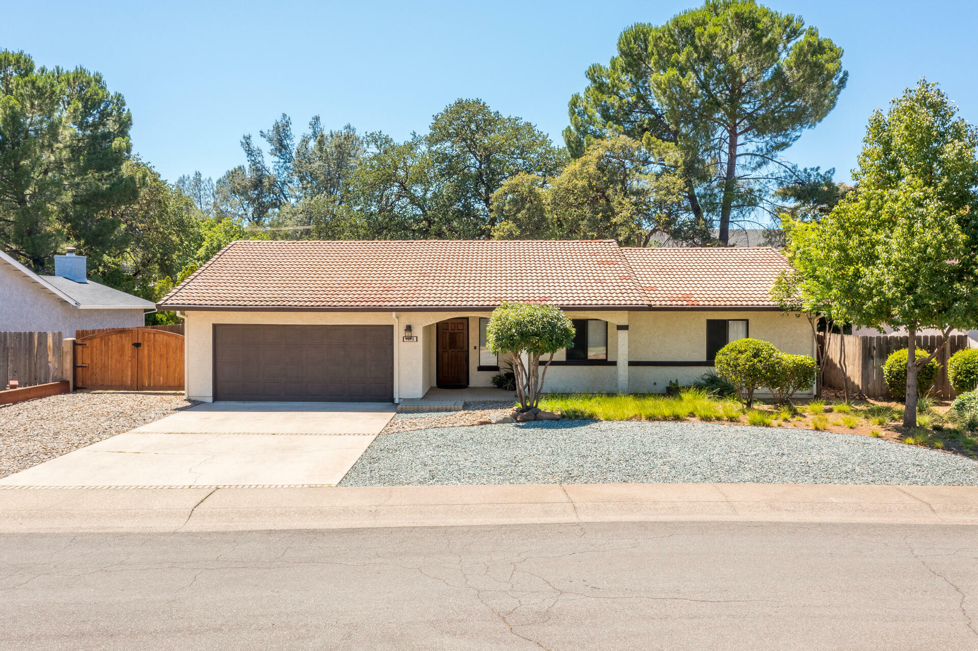 1498 Casa Vereda Way  Redding CA 96003 photo