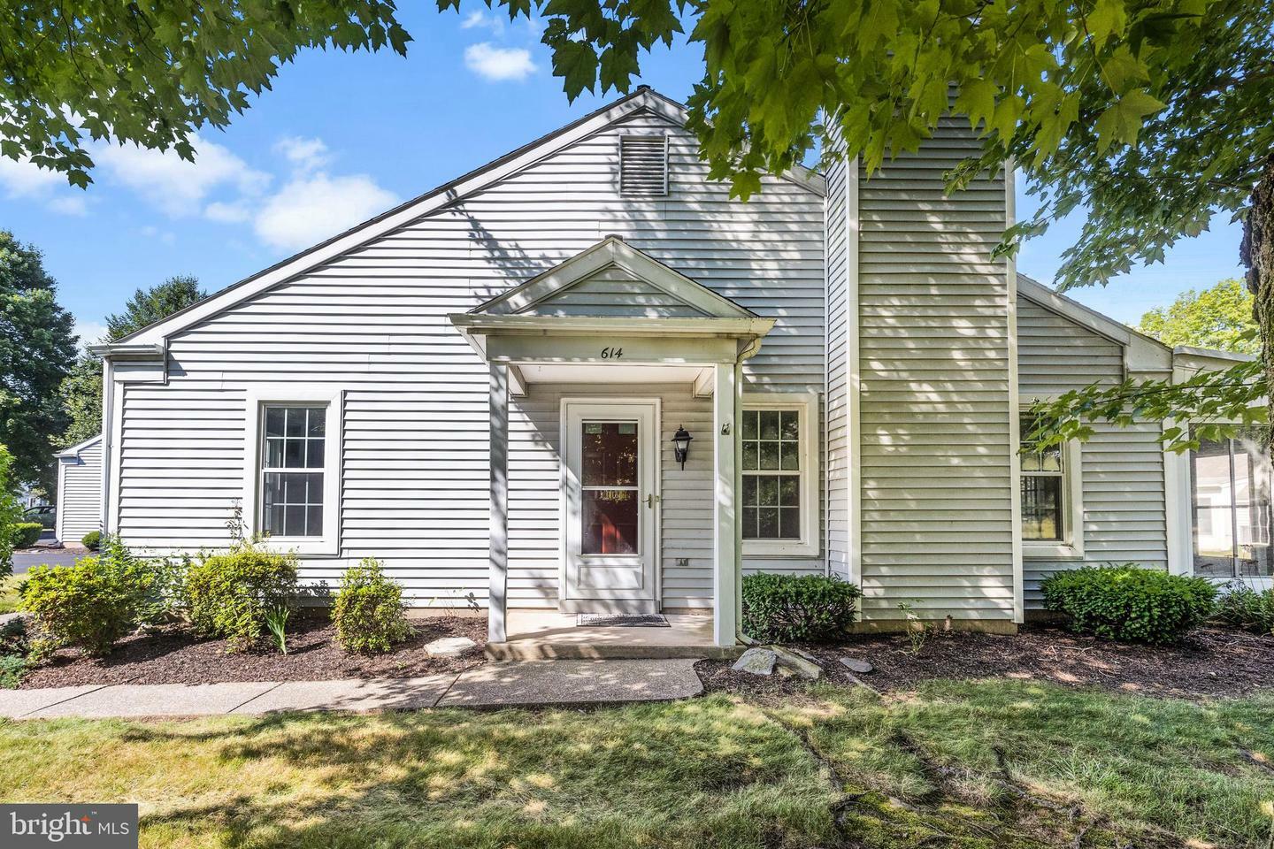 Property Photo:  614 Cambridge Court  PA 17078 