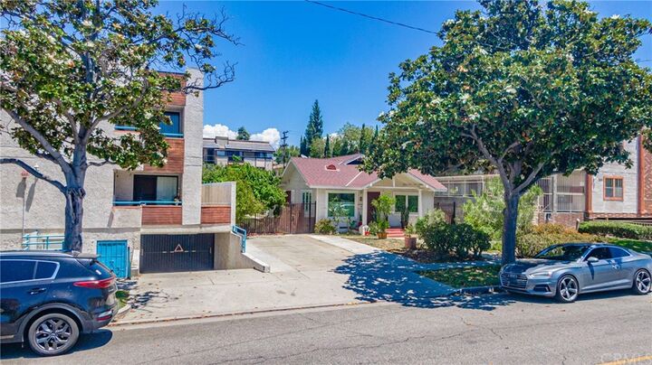 Property Photo:  219 E Acacia Avenue  CA 91205 