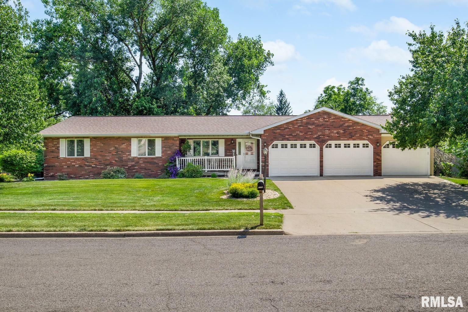 Property Photo:  1104 Tottenham  IL 61571 