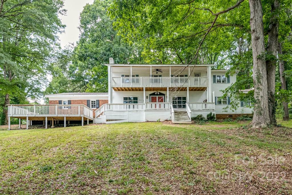 Property Photo:  1510 Justice Street  NC 28658 