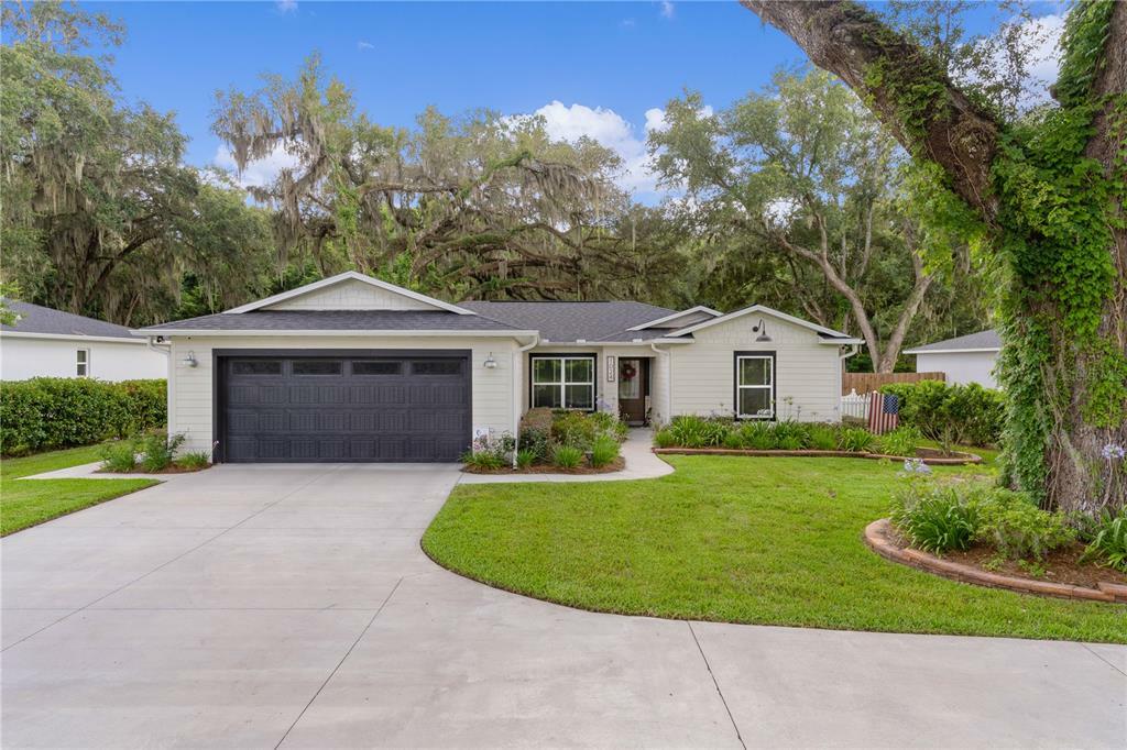 Property Photo:  1024 Barwick Street  FL 34785 