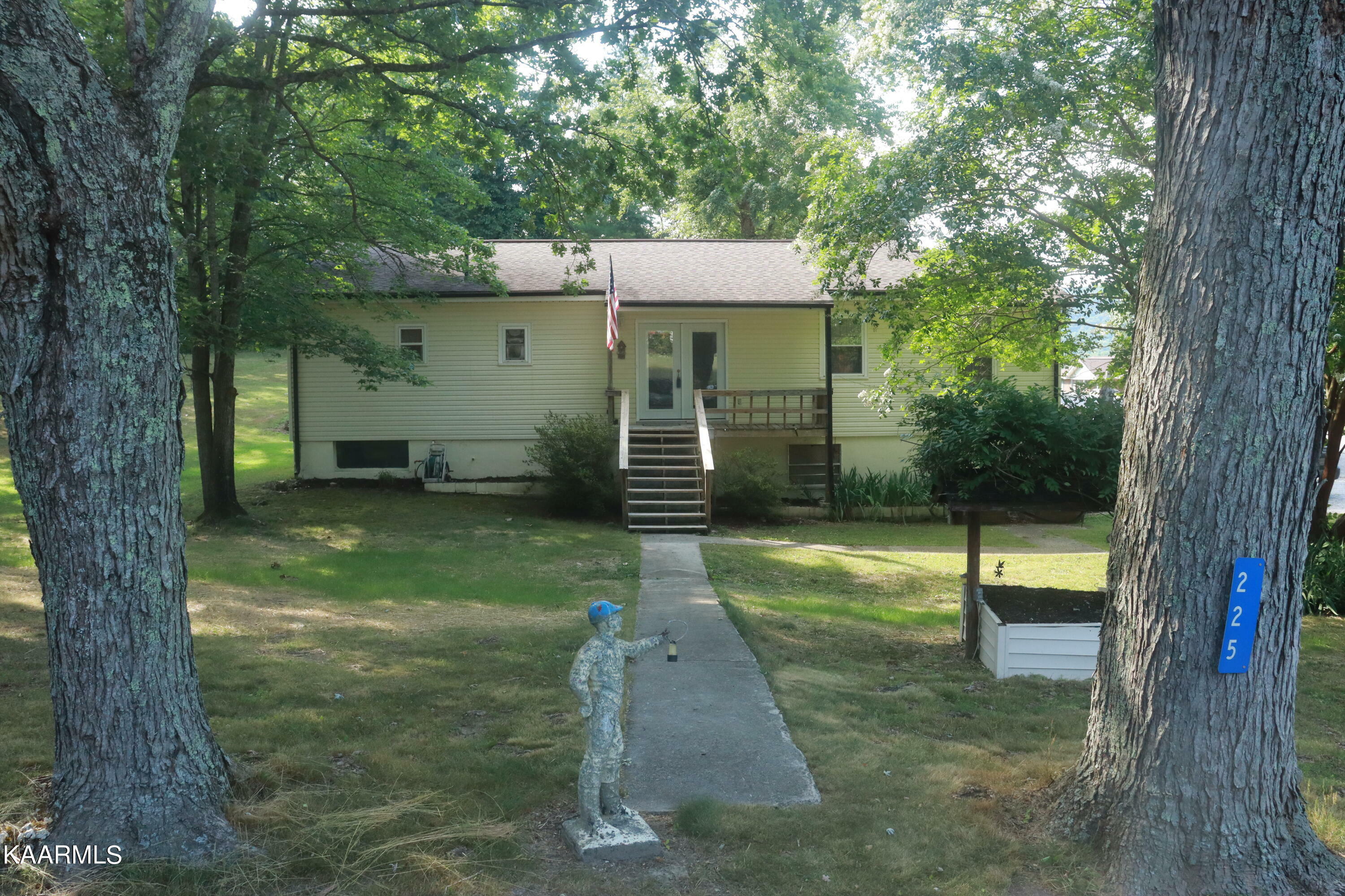 225 N Patton Ave  Rockwood TN 37854 photo