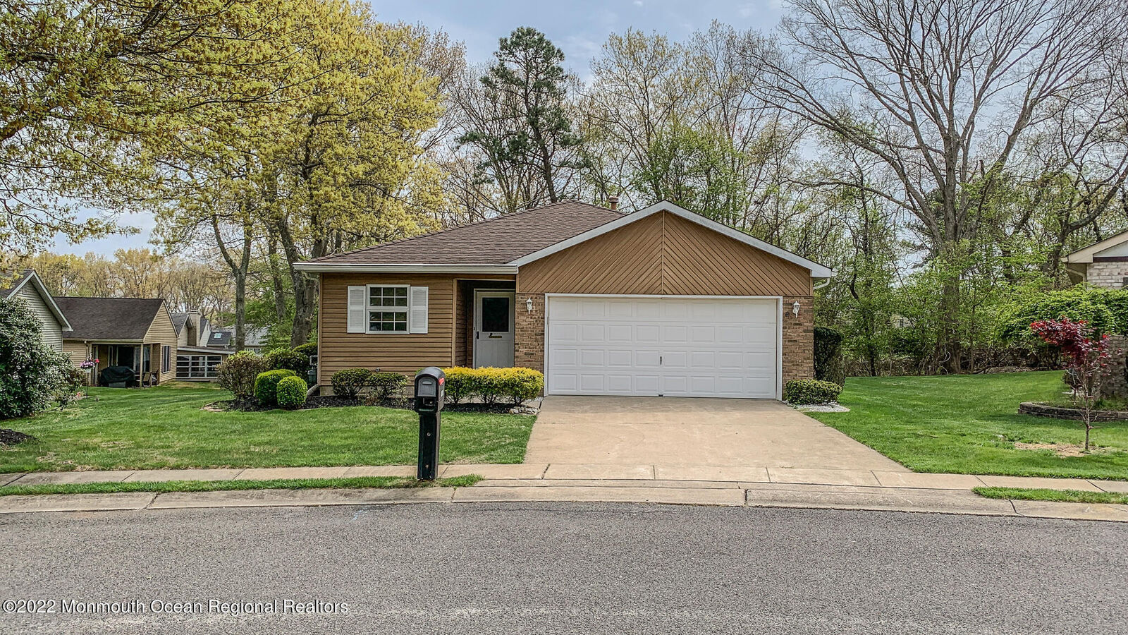 Property Photo:  1471 Falconcrest Court  NJ 08755 