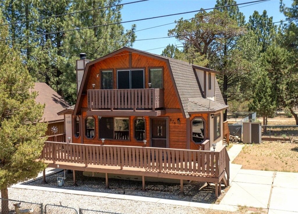 Property Photo:  876 Castle Lane  CA 92314 