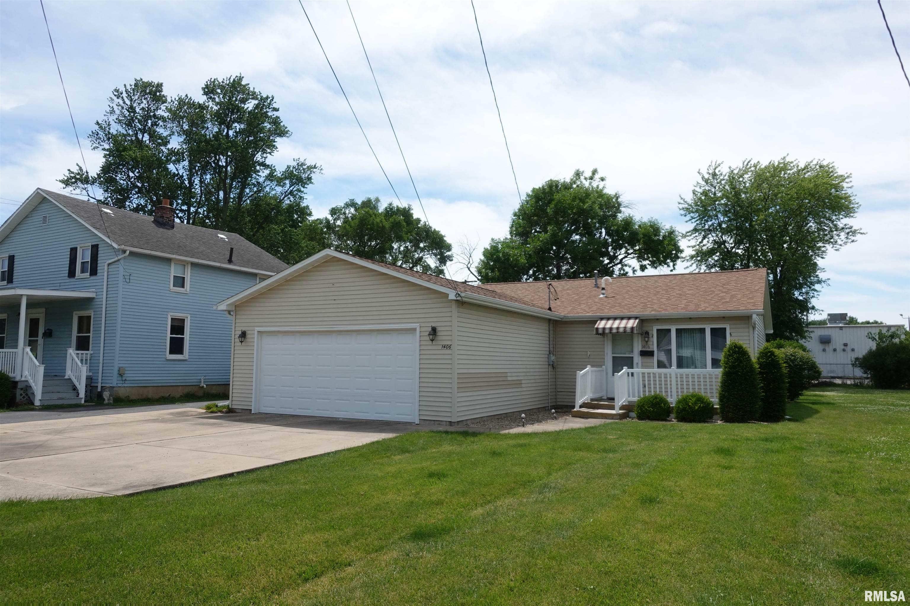 Property Photo:  1406 Monroe  IL 61401 