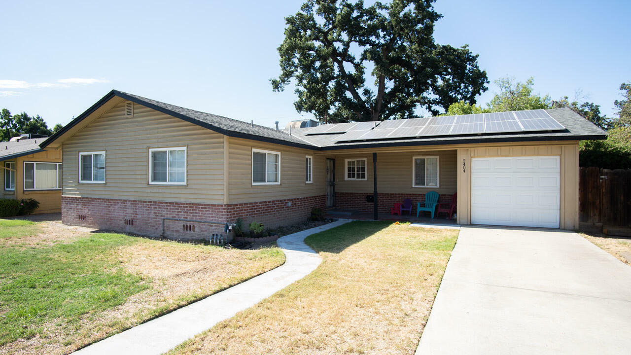 2404 W Pecan Court  Visalia CA 93277 photo