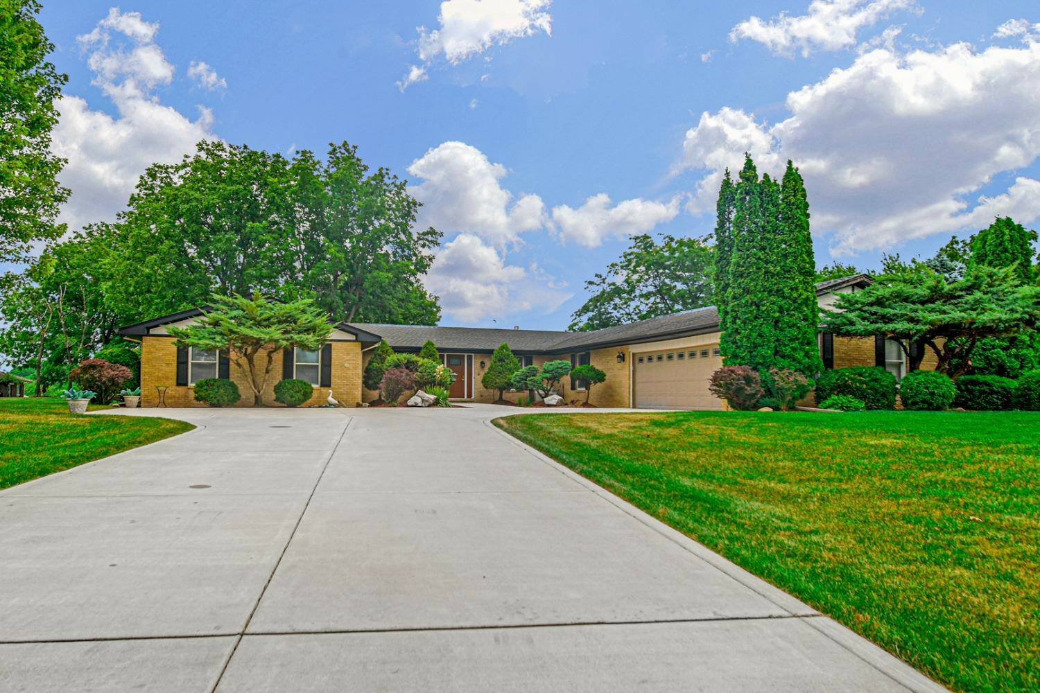 Property Photo: 201 Shorewood Drive IN 46385