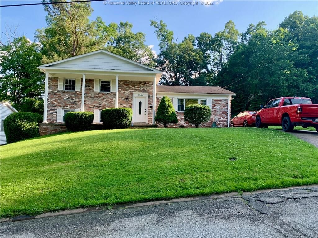 Property Photo:  2304 South Walnut Drive  WV 25177 