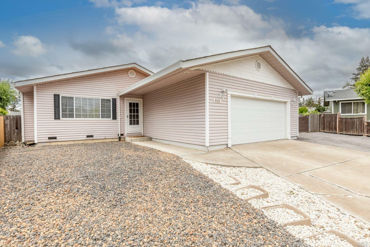 Property Photo:  913 Rose Bud Court  CA 95407 