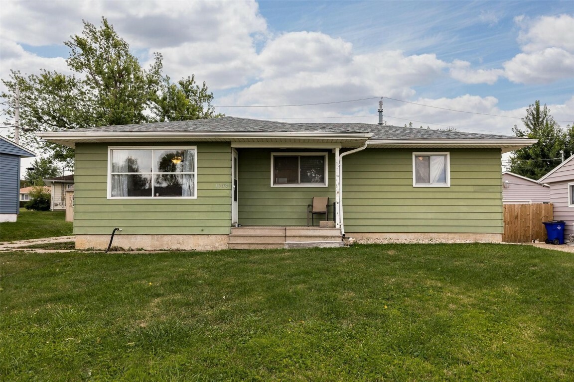 Property Photo:  1009 Dover Street NE  IA 52402 