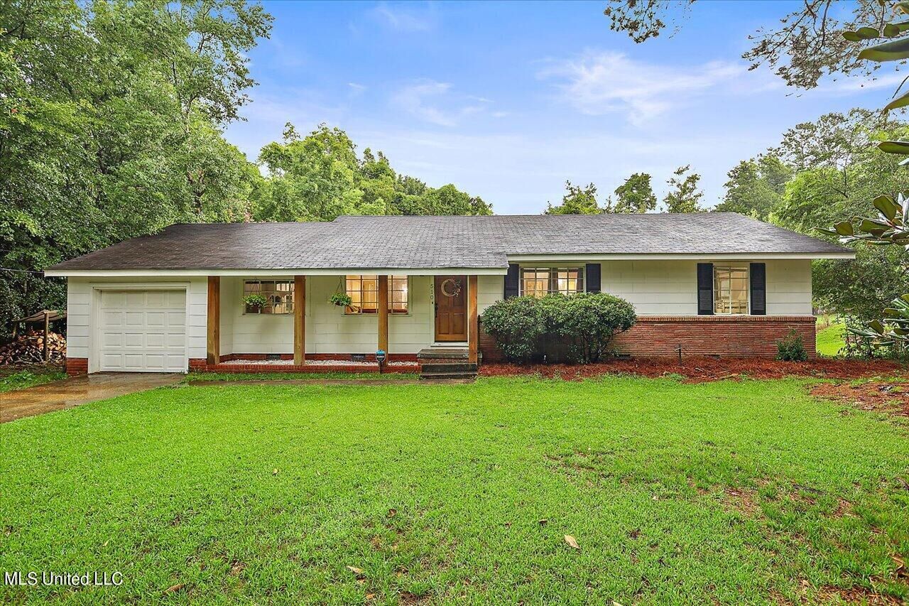 Property Photo:  510 W College Street  MS 39056 