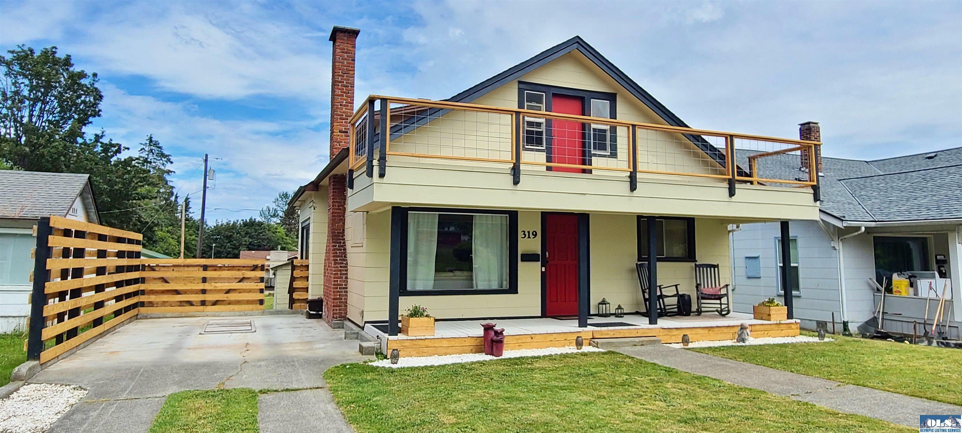 Property Photo: 319 W 7th Street WA 98362