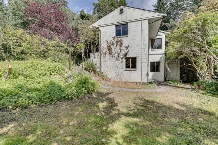 Property Photo:  17124 Hillside Drive NE  WA 98155 