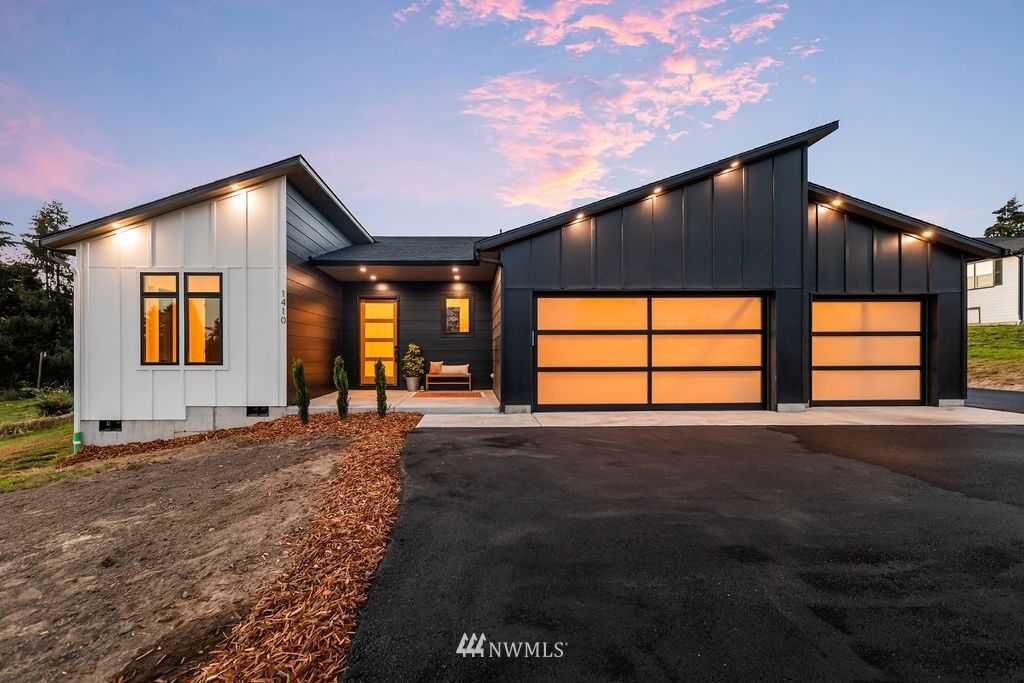 Property Photo:  1410 Cloverdale Road  WA 98625 