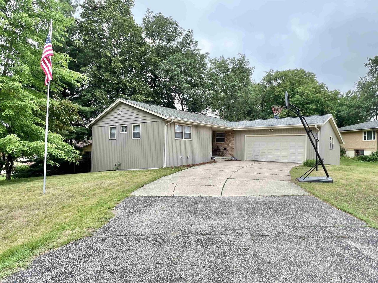Property Photo: 807 East Hart Rd WI 53511