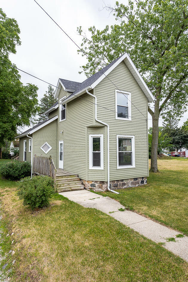 Property Photo:  309 W High Street  MI 49203 