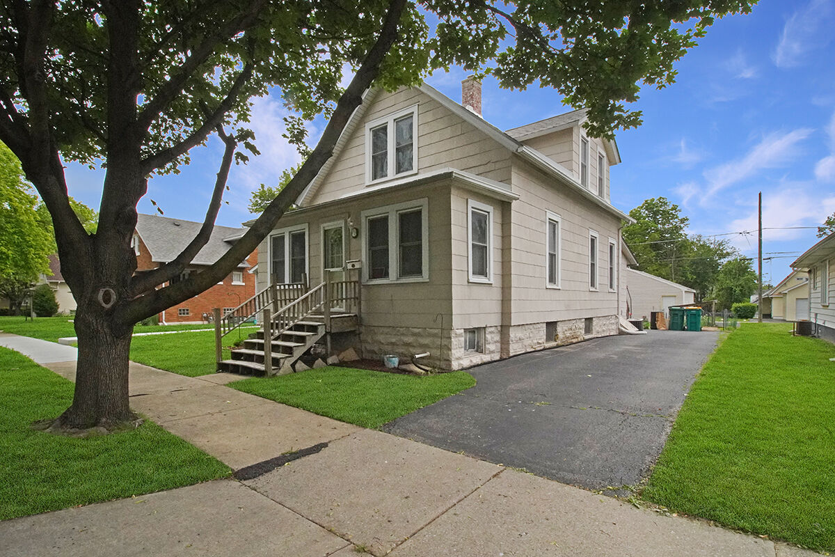 Property Photo:  1204 N Center Street  IL 60435 