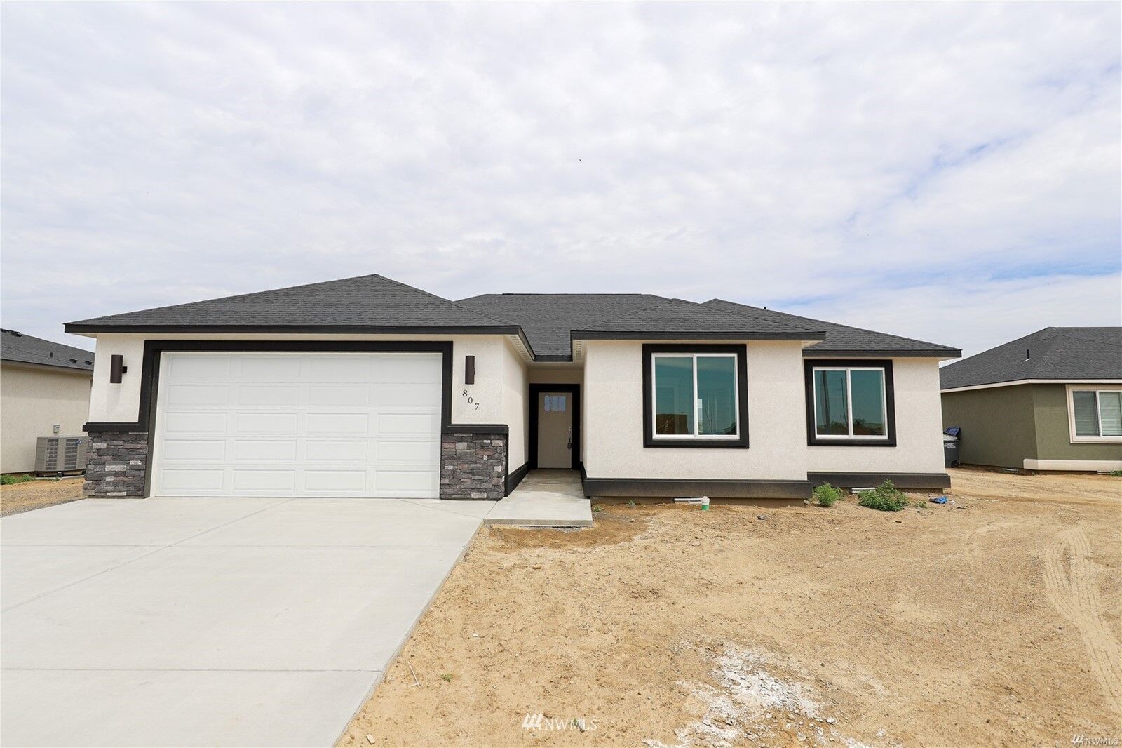 Property Photo:  1100 E Mt Baker Street  WA 99344 