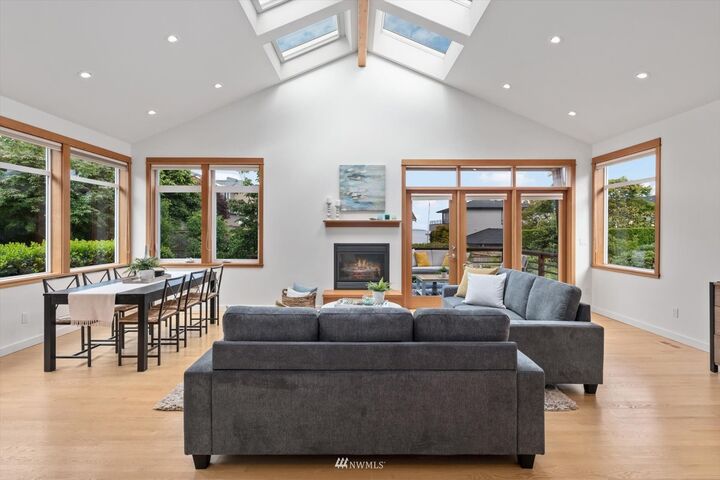 Property Photo:  495 2nd Avenue N  WA 98020 