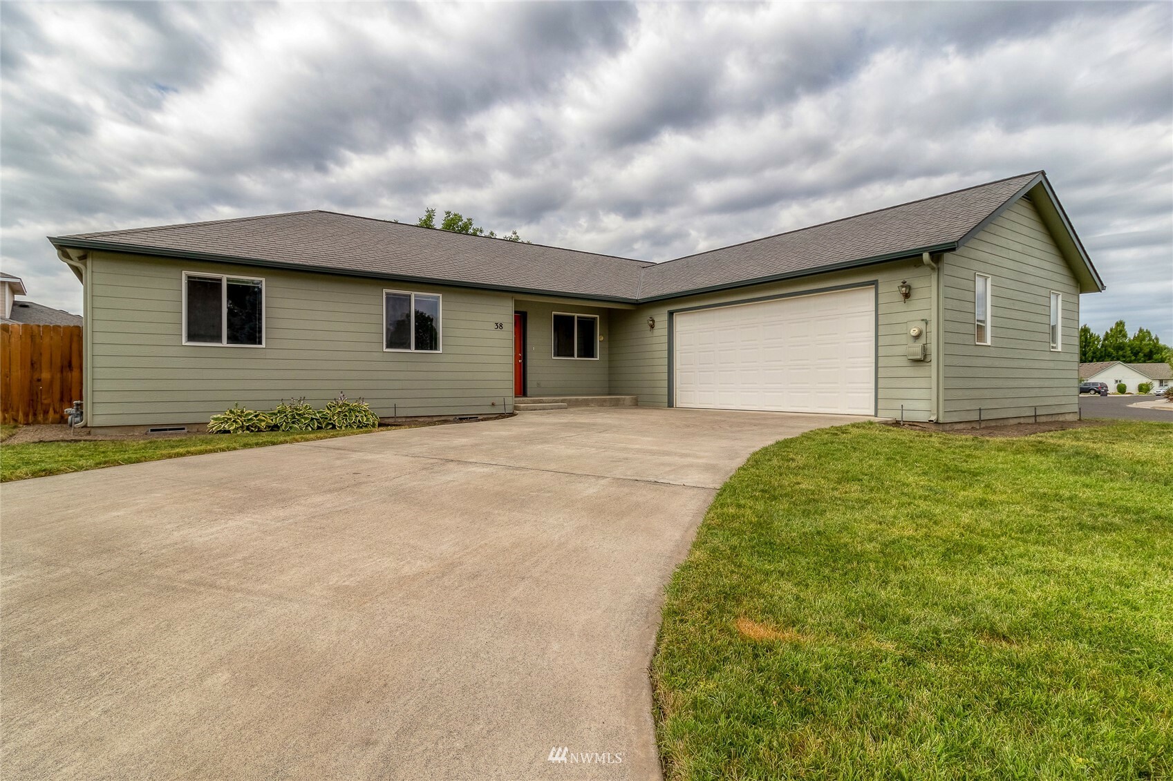 Property Photo:  38 NW Ponti-Moro Court  WA 99324 