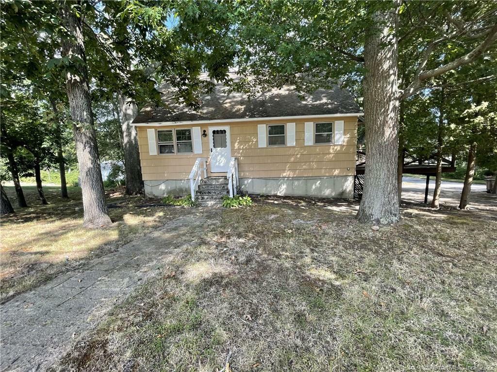 Property Photo:  15 Oakwood Road  CT 06357 