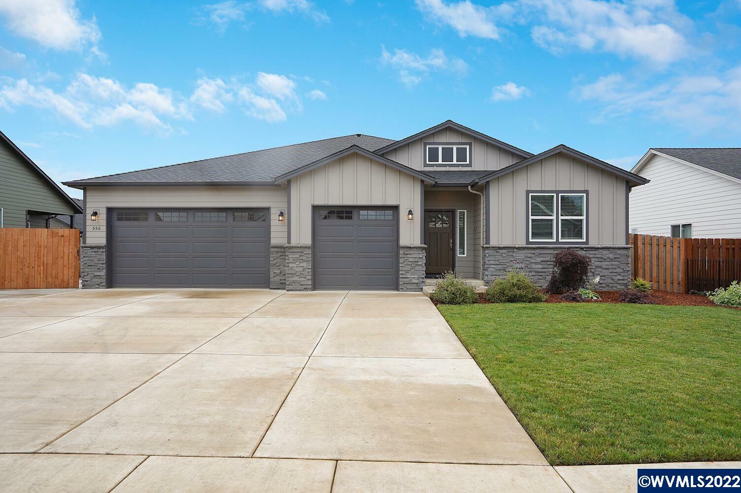Property Photo: 556 NE Dogwood Dr OR 97385