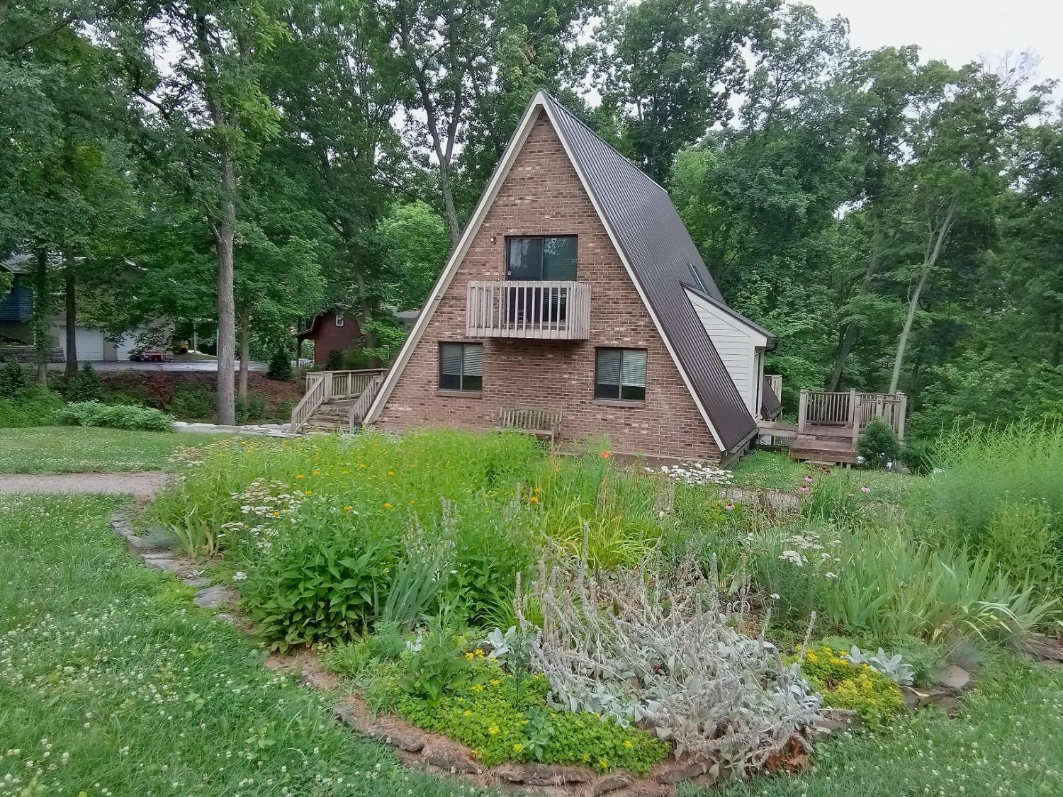 Property Photo:  