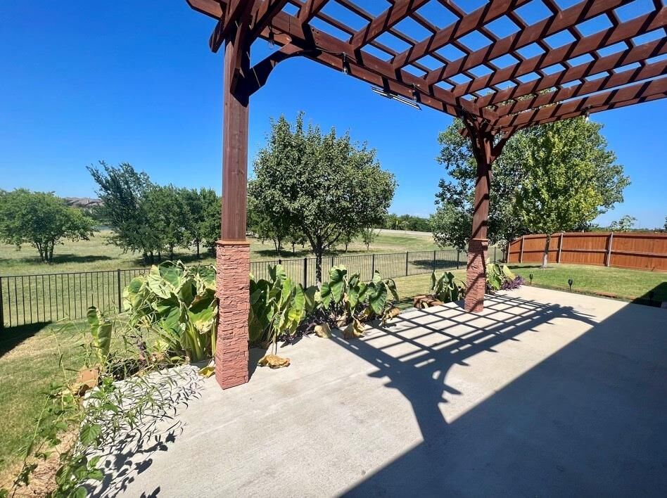 Property Photo: 14108 Zavala Trail TX 76052