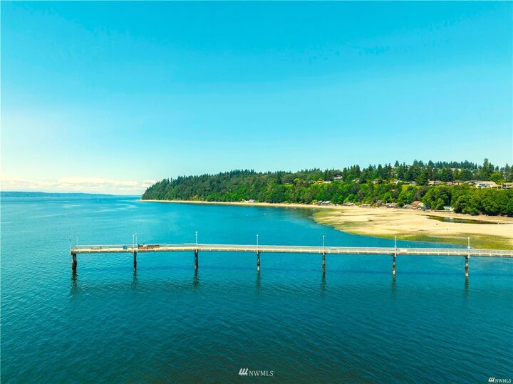 Property Photo: 22211 Cliff Avenue S 201 WA 98198