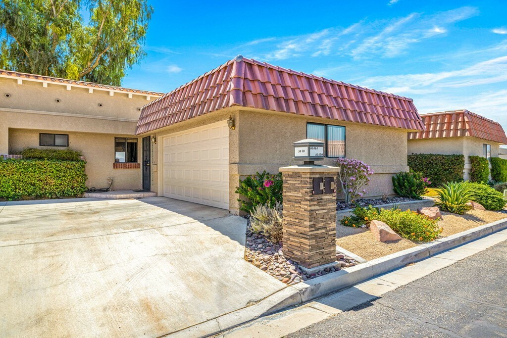 Property Photo:  40450 Bay Hill Way  CA 92211 