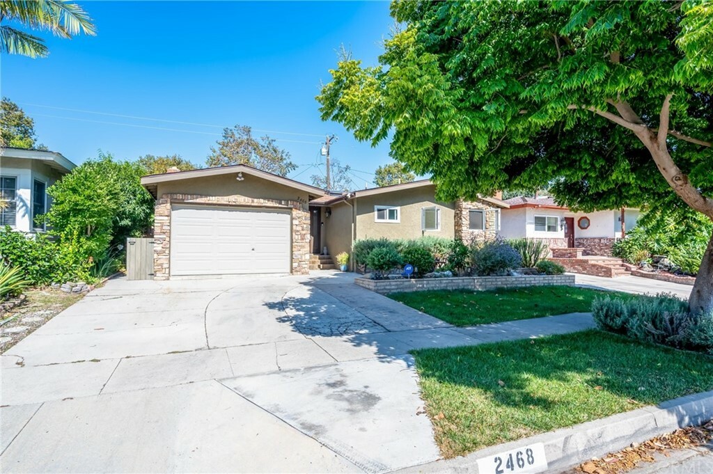 Property Photo:  2468 Monogram Avenue  CA 90815 