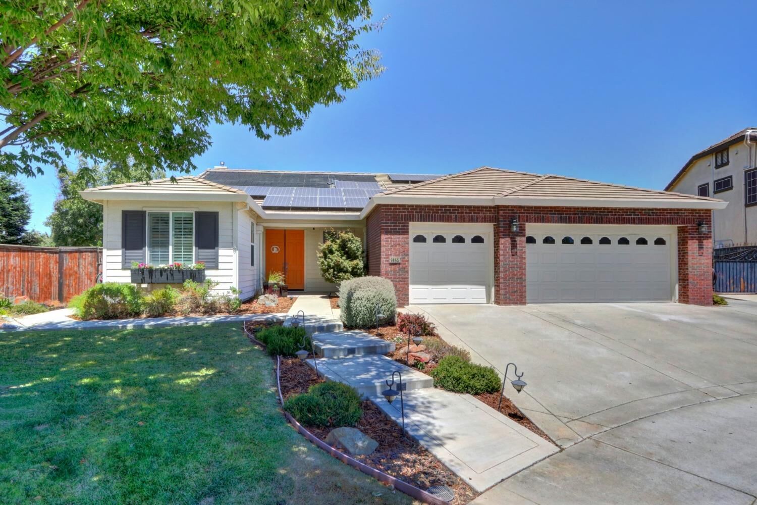 Property Photo: 9865 Izilda Court CA 95829