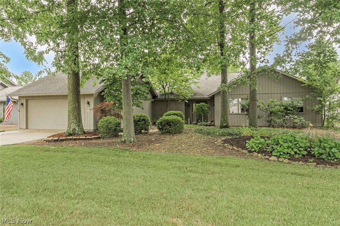 Property Photo: 32744 Fallhaven Circle OH 44039