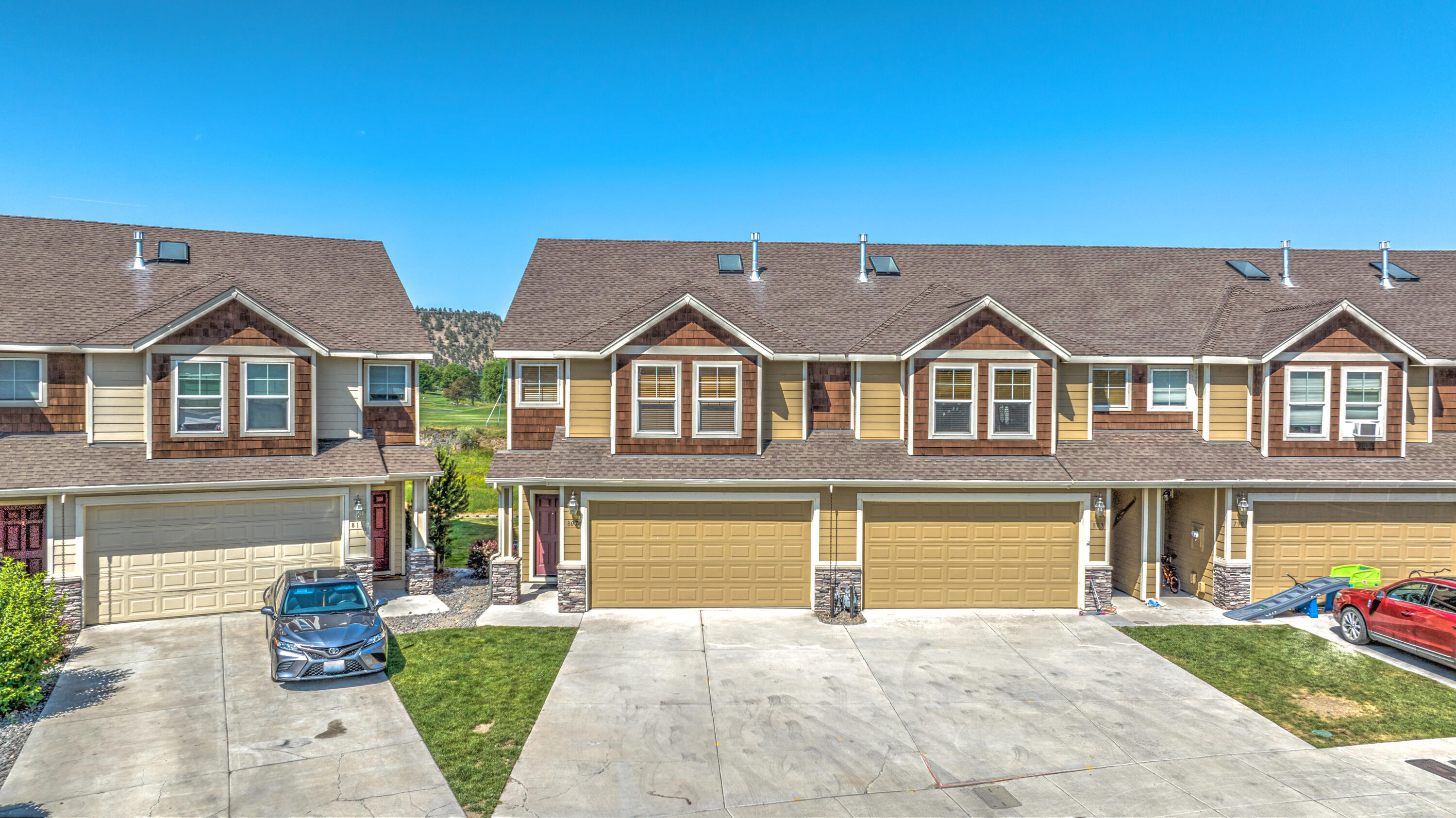 Property Photo: 807 SW Hodia Loop OR 97754