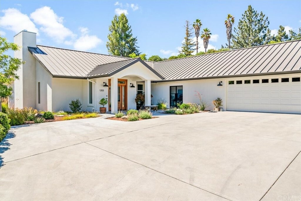 Property Photo:  1203 Merry Hill  CA 93446 