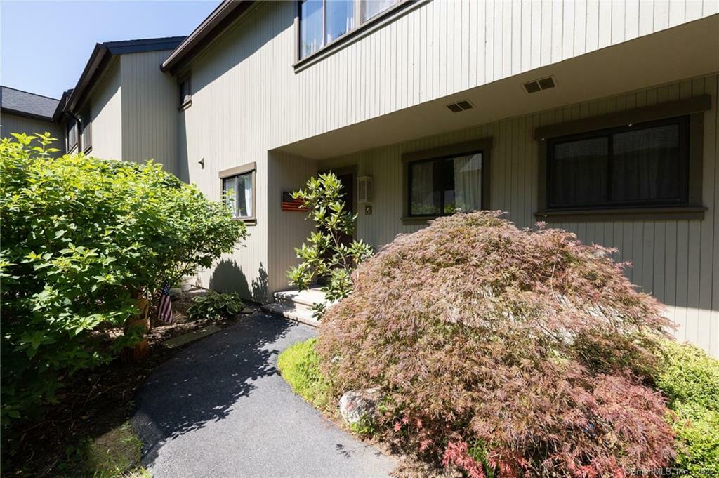 Property Photo:  5 Deer Hill Court 5  CT 06798 