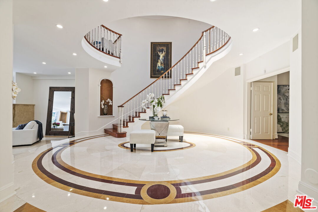 Property Photo:  2201   Canyonback Rd  CA 90049 