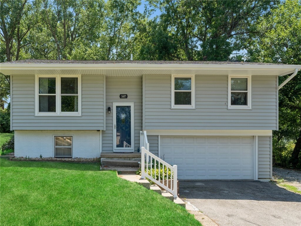 Property Photo:  1407 W Euclid Avenue  IA 50125 