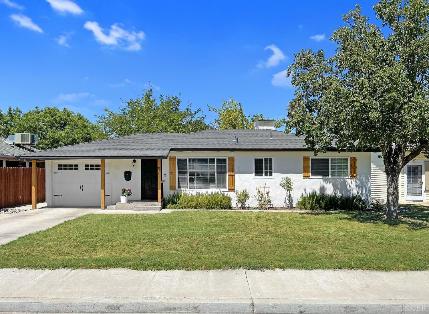 Property Photo:  9 N Olive Street  CA 93245 