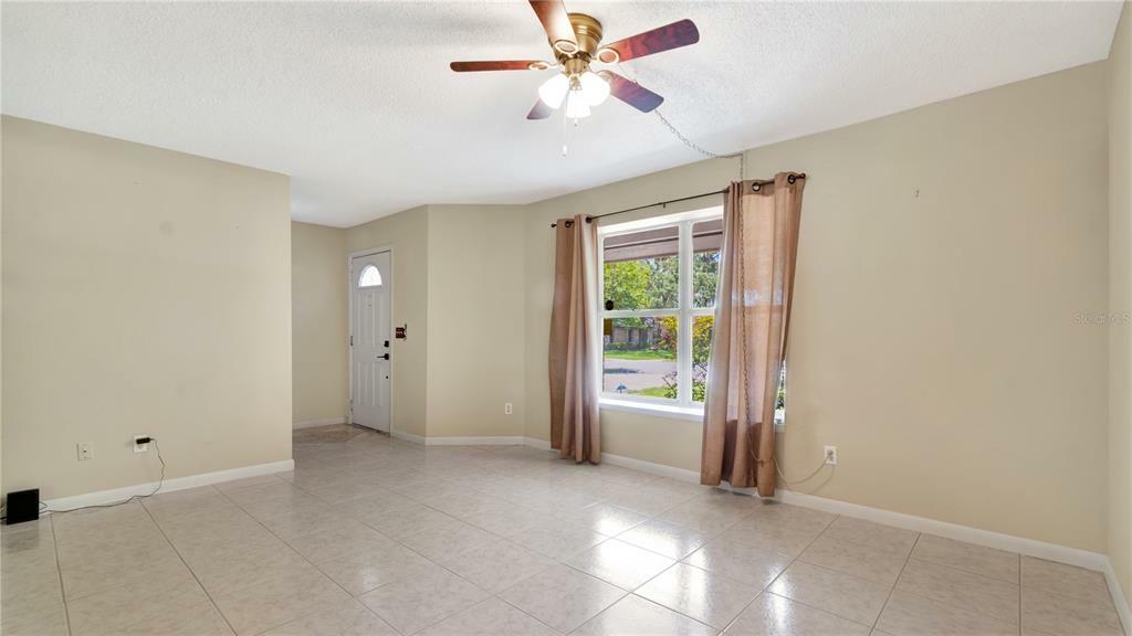 Property Photo: 524 Bridle Path FL 32707